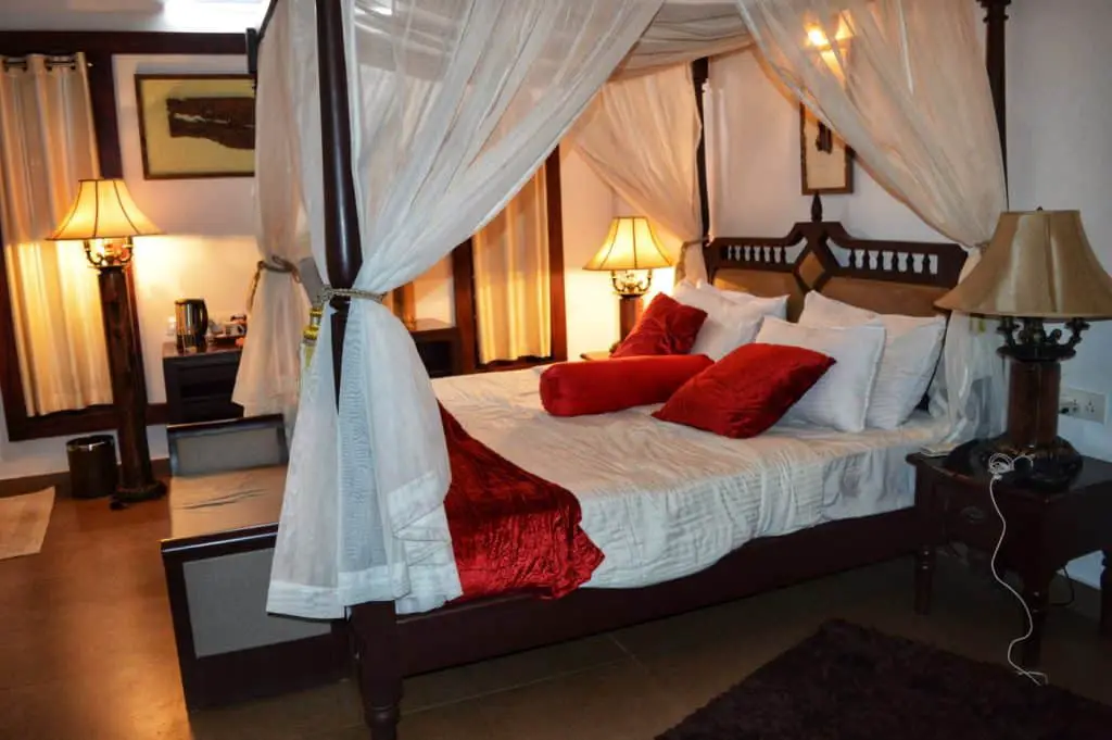 How to make your bed look fantastic in no time! 4 how to make your bed look fantastic in no time